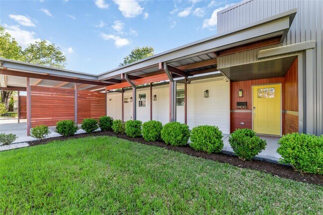 Building Photo - 9400 Spring Branch Dr