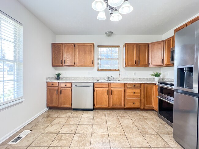 Cocina - 1451 N Delphine Ave