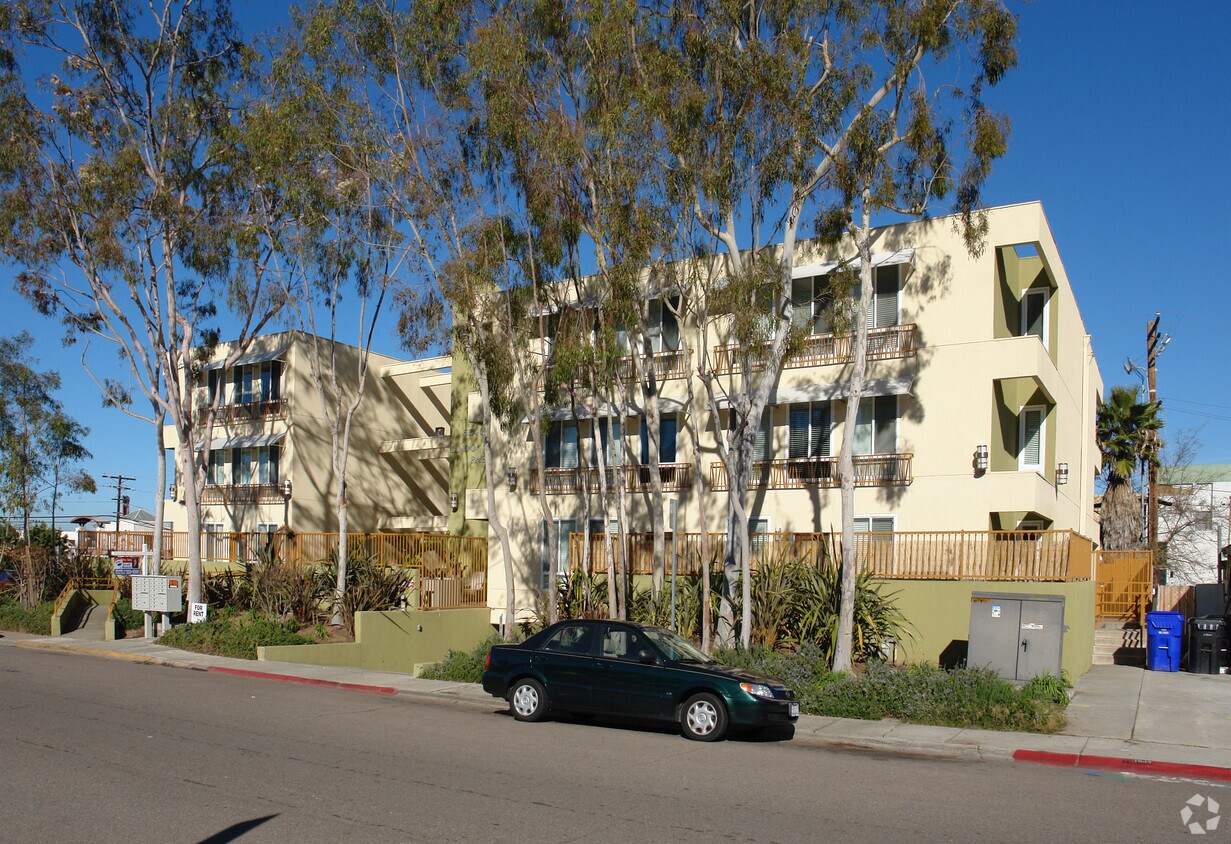 Building Photo - Campus Walk Condominiums