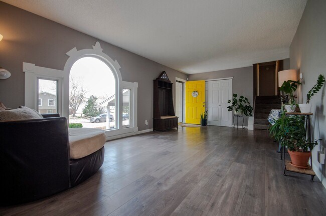 Foto del edificio - 6965 Sugar Creek Cir