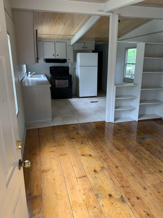 1074 Enoch Ln, Crystal Springs, MS 39059 House Rental in Crystal