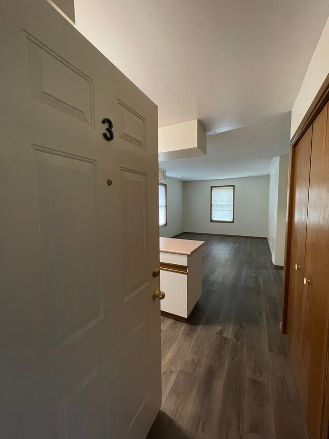 Building Photo - TWO BEDROOM APARTMENT IN FOUR-PLEX IN AYLMER ON