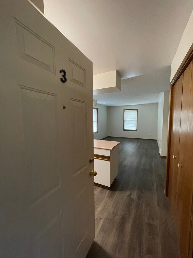 Photo du bâtiment - TWO BEDROOM APARTMENT IN FOUR-PLEX IN AYLMER ON