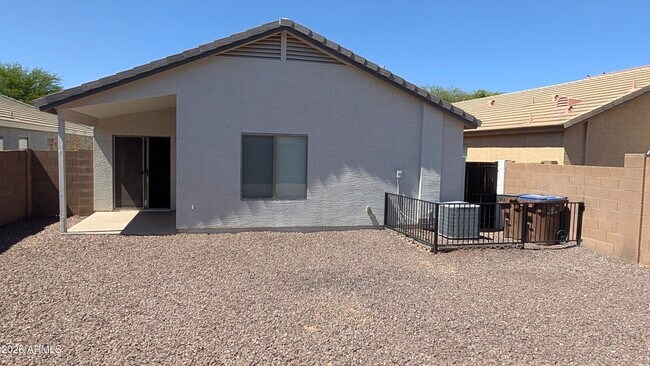 Foto del edificio - 1377 E Pryor Rd