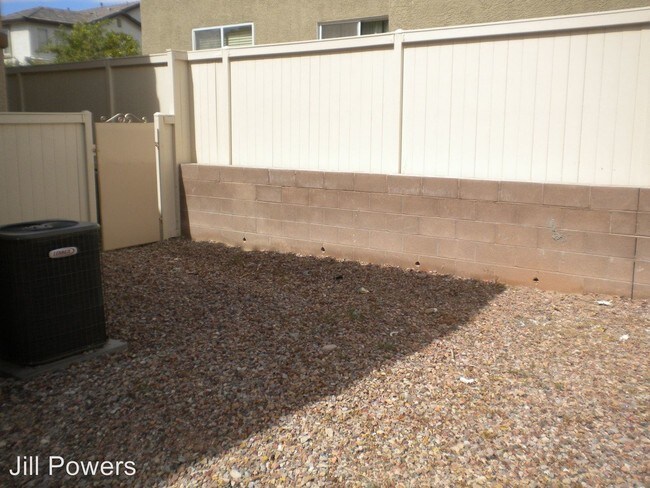 Building Photo - 8260 Wildwood Glen Dr