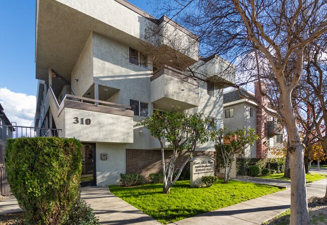 Building Photo - 310 E Santa Anita Ave