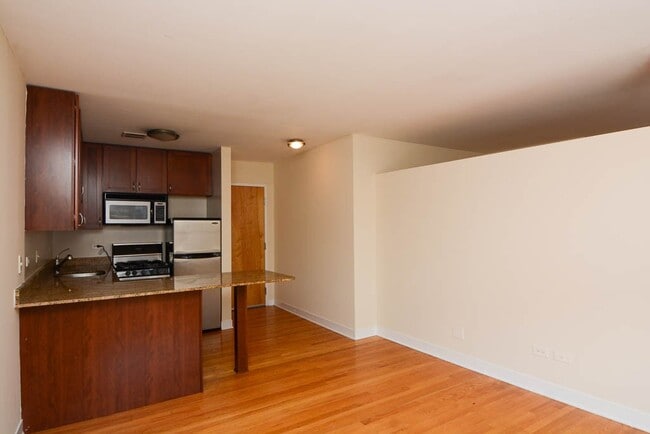 Building Photo - 616 W Wrightwood Ave