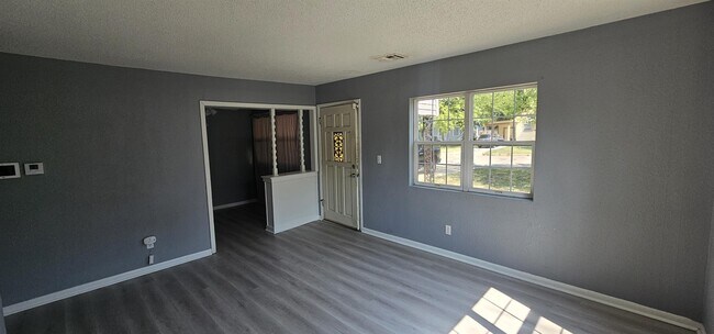 Foto del edificio - 2309 W Jewell St