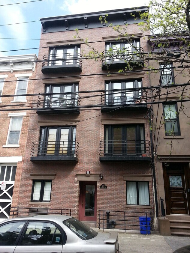 Primary Photo - 209 Bloomfield St