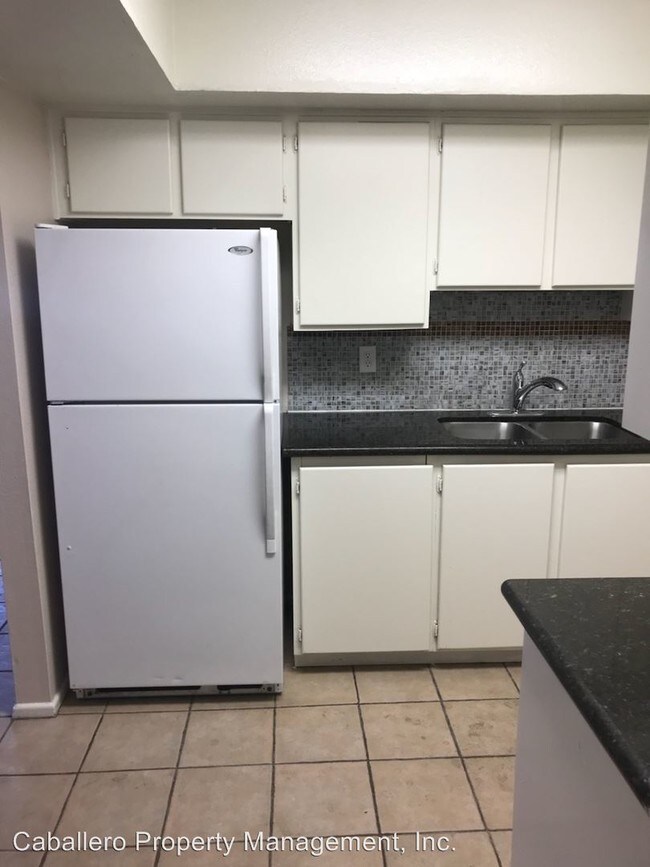 Building Photo - 4821 S La Rosa Dr