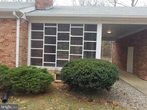 Building Photo - 8685 Ironsides Rd