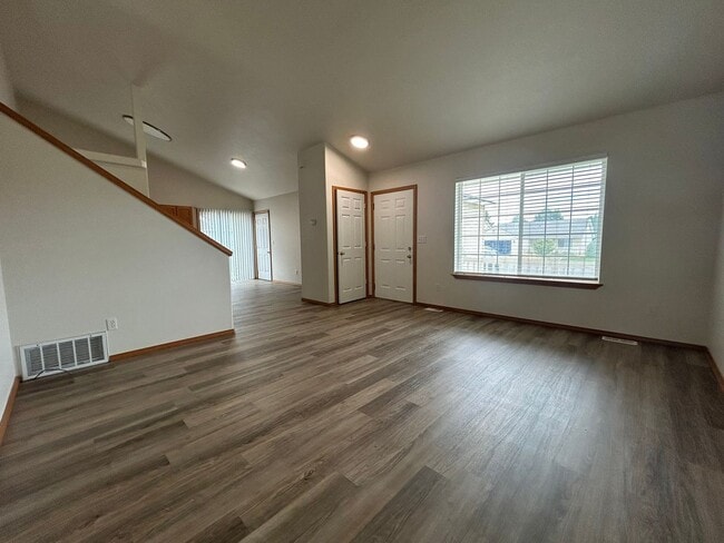 Building Photo - 7815 Deschutes Dr