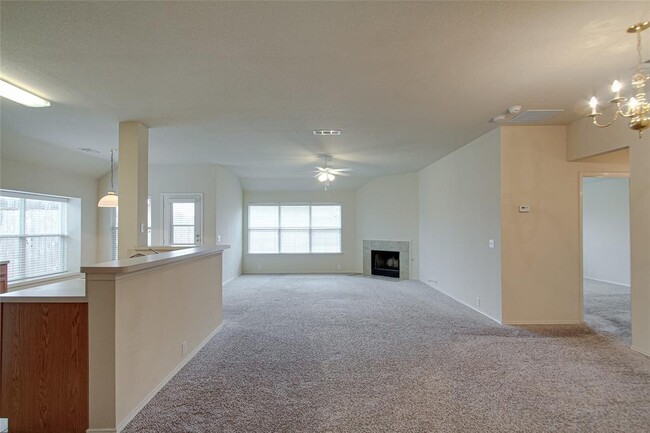 Building Photo - 3904 San Lorenzo Dr
