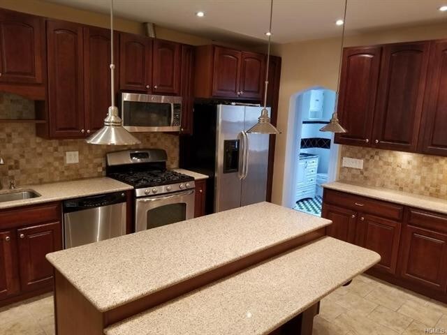 Building Photo - 3 bedroom in Bronx NY 10462