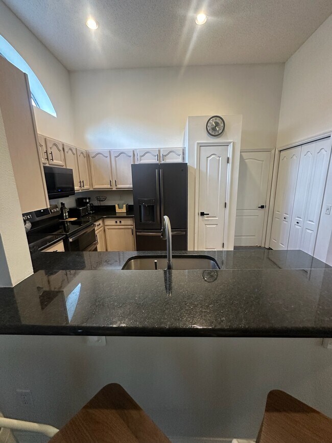 Foto del edificio - 8960 Huntington Pointe Dr