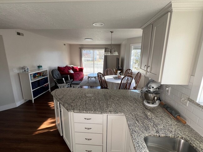 Building Photo - Orem 3 bedroom condo