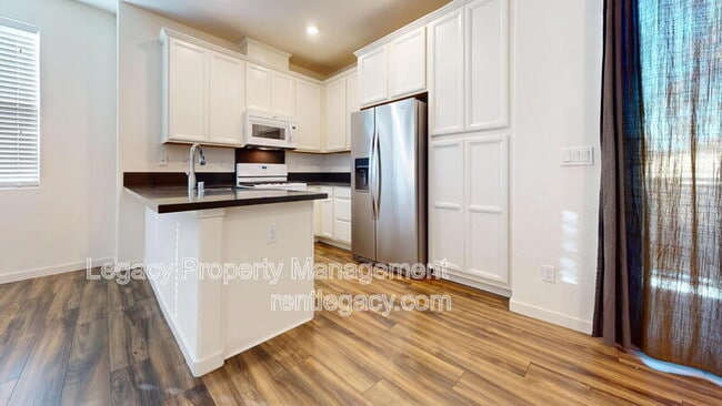 Foto del edificio - 3998 E Commerce Way