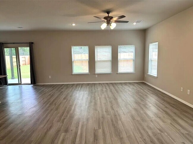 Foto del edificio - 707 Long Cedar Dr