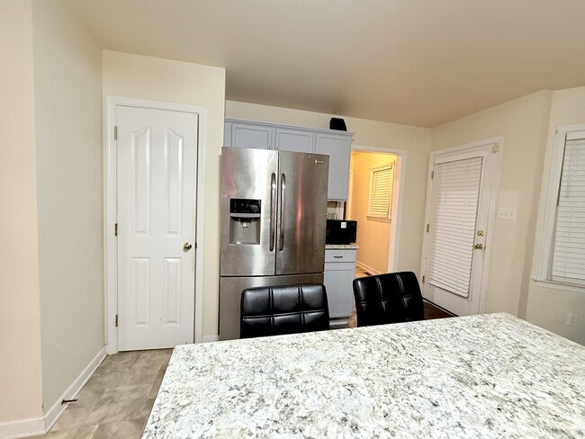 Foto del edificio - 2812 Providence Creek Rd