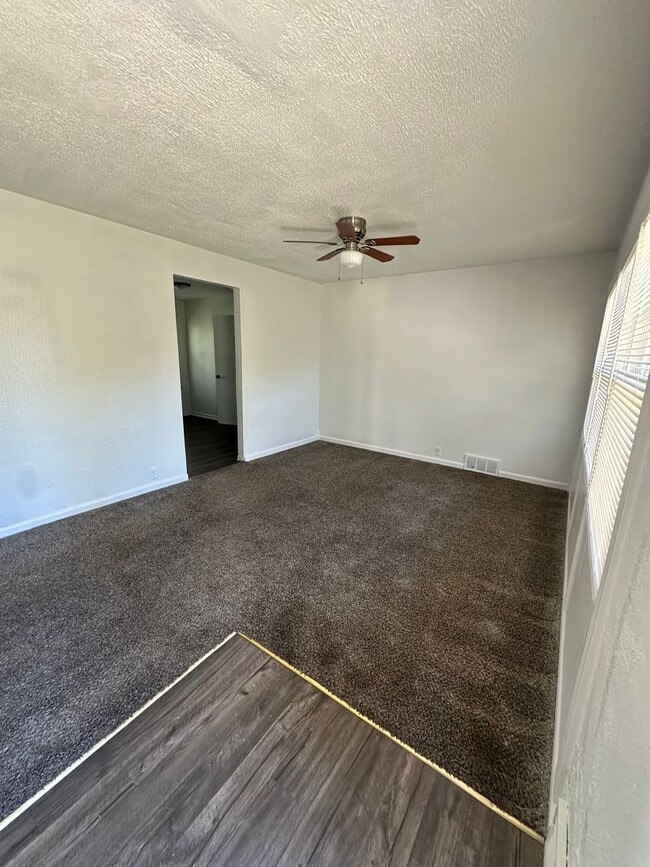 Building Photo - 4 bedroom 1 bath