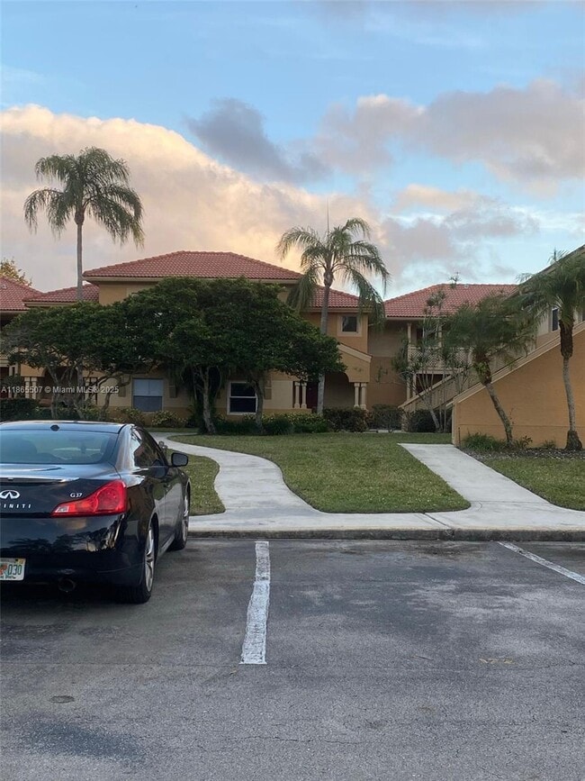 Building Photo - 4847 Via Palm Lakes