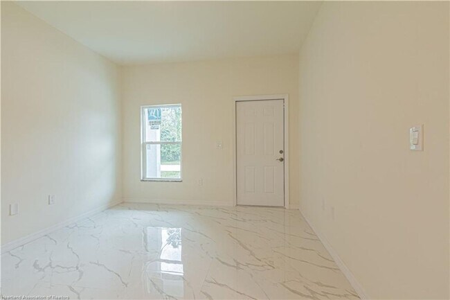 Foto del edificio - BRAND NEW-MOVE IN READY TWO BEDROOM/2 BATH SINGLE FAMILY HOME