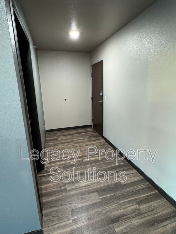 Foto del edificio - 220 E Greenfield Ln