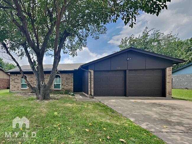 Building Photo - 709 Croydon Dr