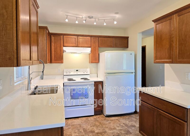Foto principal - 3824 68th Dr. NE