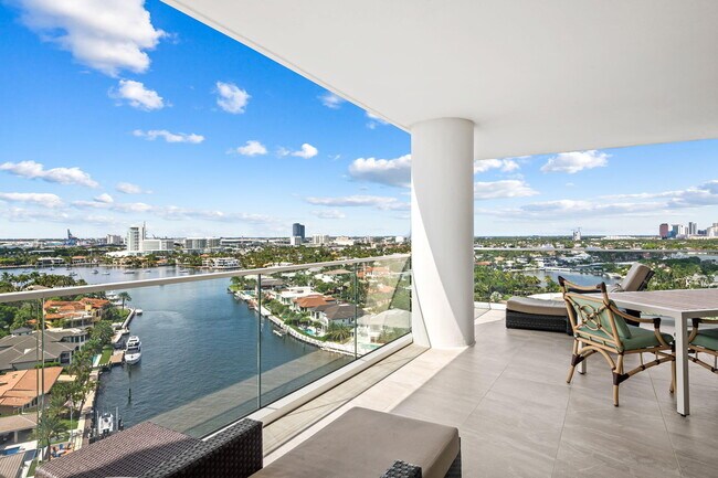 Foto del edificio - 3055 Harbor Dr