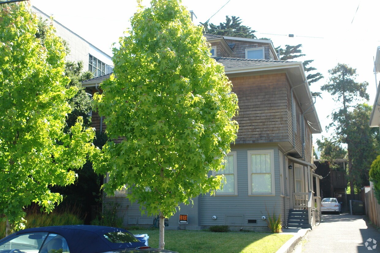 Primary Photo - 2633-2635 Hillegass Ave
