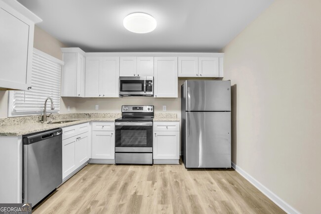 Building Photo - 2262 Dodson Dr