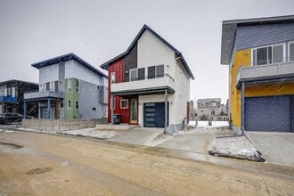 Building Photo - 717 Amelia Ln