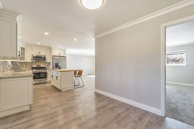 Foto del edificio - 1001 Oak Grove Rd