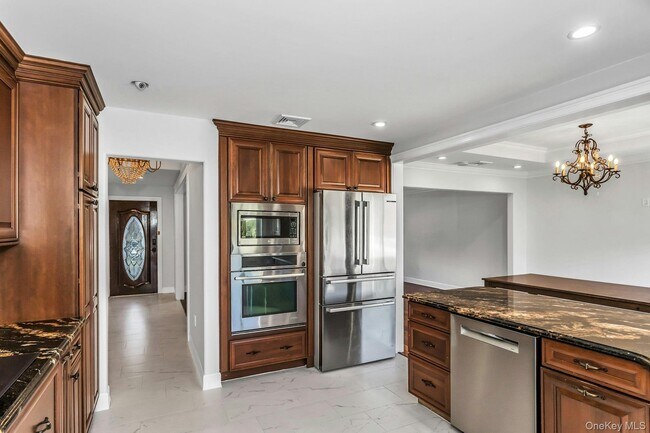 Foto del edificio - 956 Plum Tree Rd W