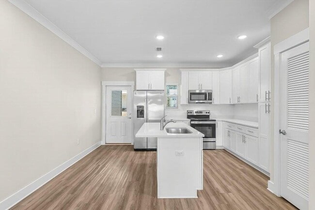Building Photo - 284 N Sand Palm Rd