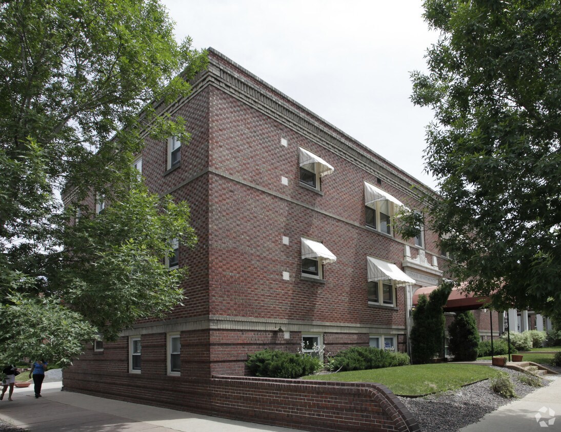 Primary Photo - 1372 Marion St