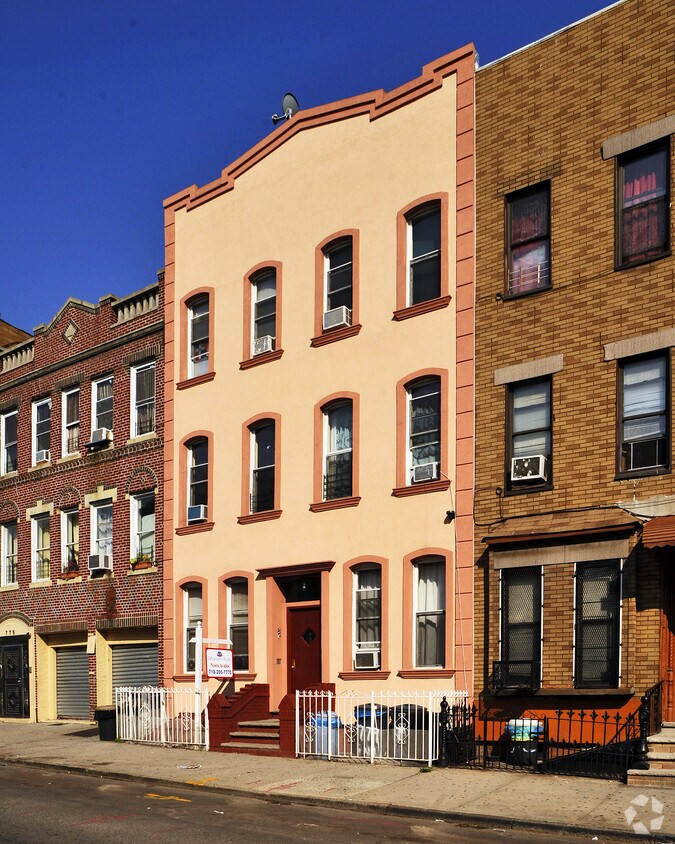 Foto principal - 779 Hart St