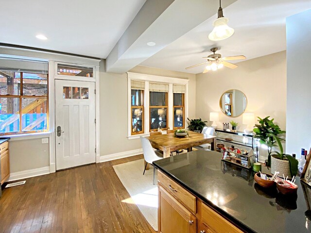 Foto del edificio - 1570 N Hoyne Ave