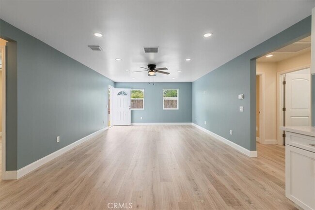 Foto del edificio - 13027 Herrick Ave