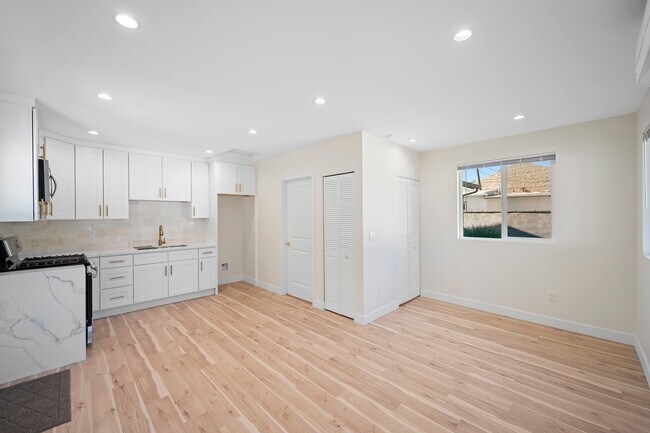 Building Photo - 15236 Leadwell St