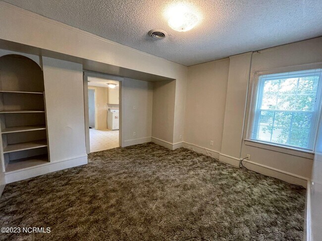 Building Photo - 143 Chaney Ave