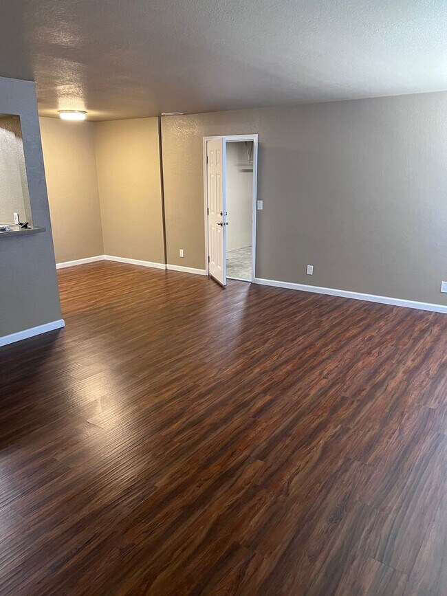 Building Photo - 2070 Fancy Oaks Dr, Redding, CA 96003