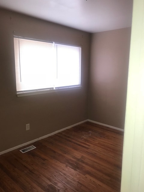 Building Photo - Awesome Eastpointe Ranch with finished basement