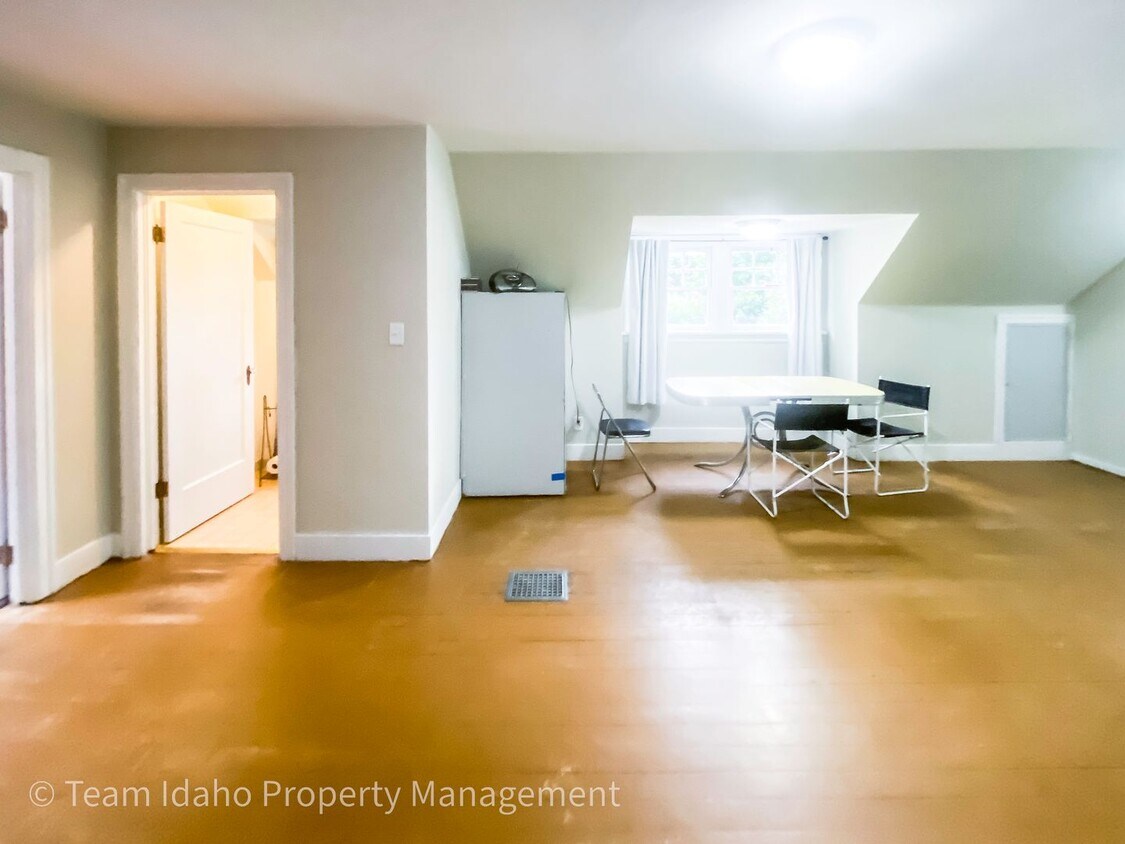 Foto principal - 811 E 6th St