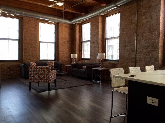 Building Photo - 1545 S State St