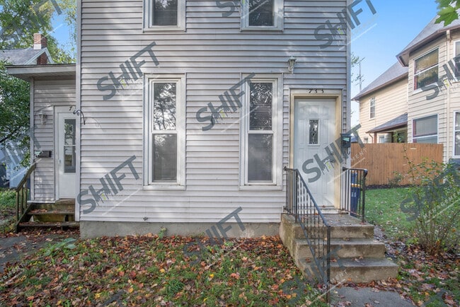 Building Photo - 733 Livingston Ave NE