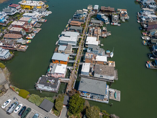 Building Photo - 12 A Dock