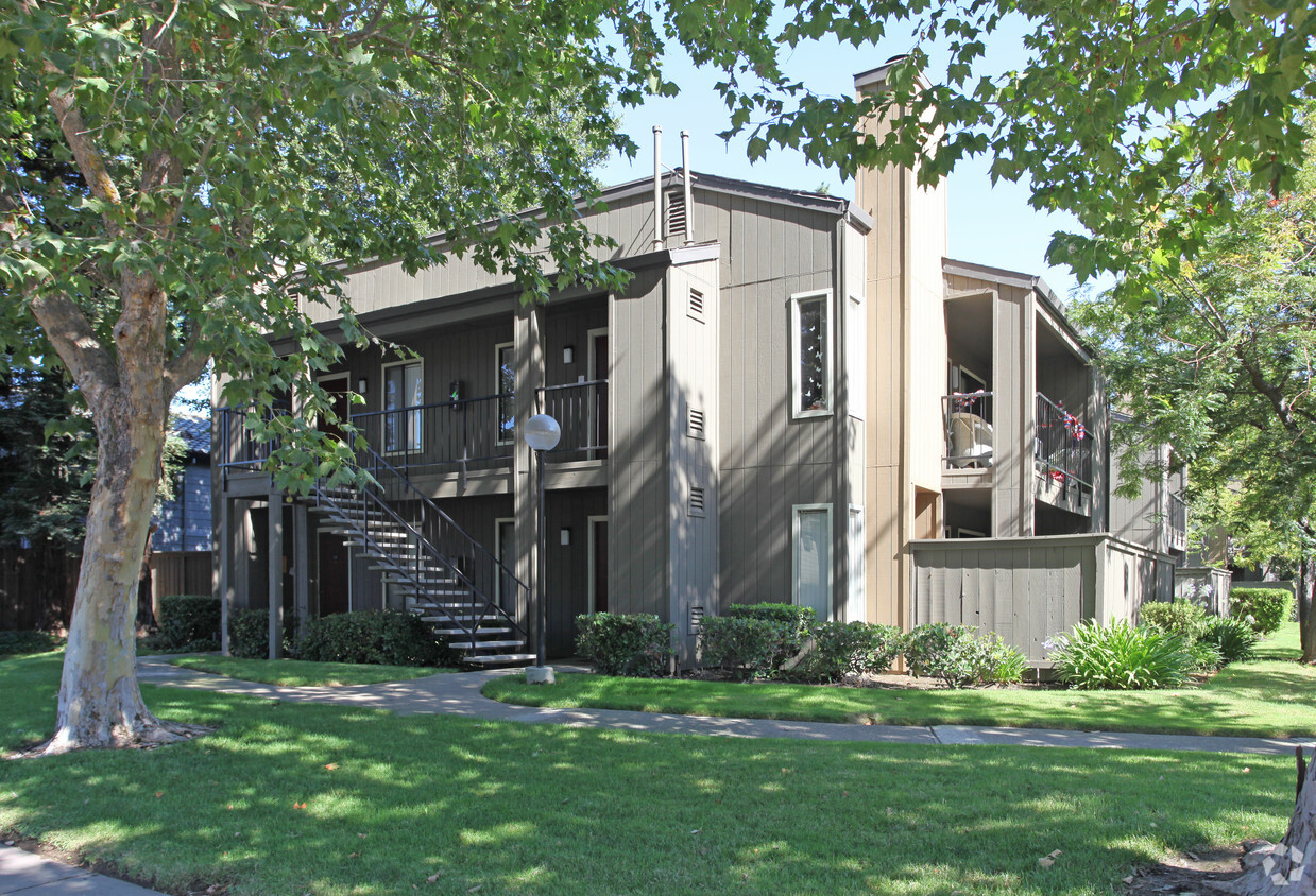 Primary Photo - Lakeview Apartment Homes