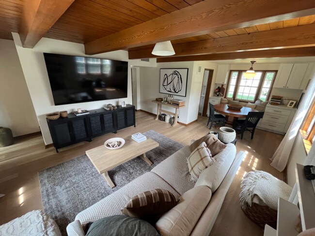 Foto del edificio - Charming Greendale Single Family Home!